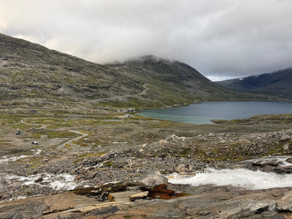 lac de Djupvtnet sous le glacier